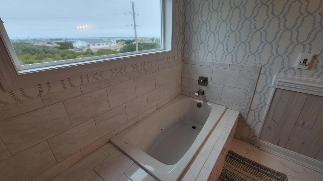 8018 Beach Rd, Semi-Oceanfront, Pool/Hot Tub Nags Head Exterior photo