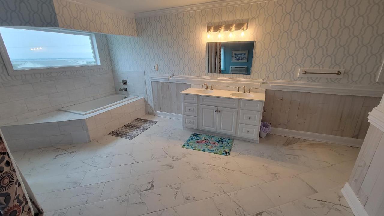 8018 Beach Rd, Semi-Oceanfront, Pool/Hot Tub Nags Head Exterior photo