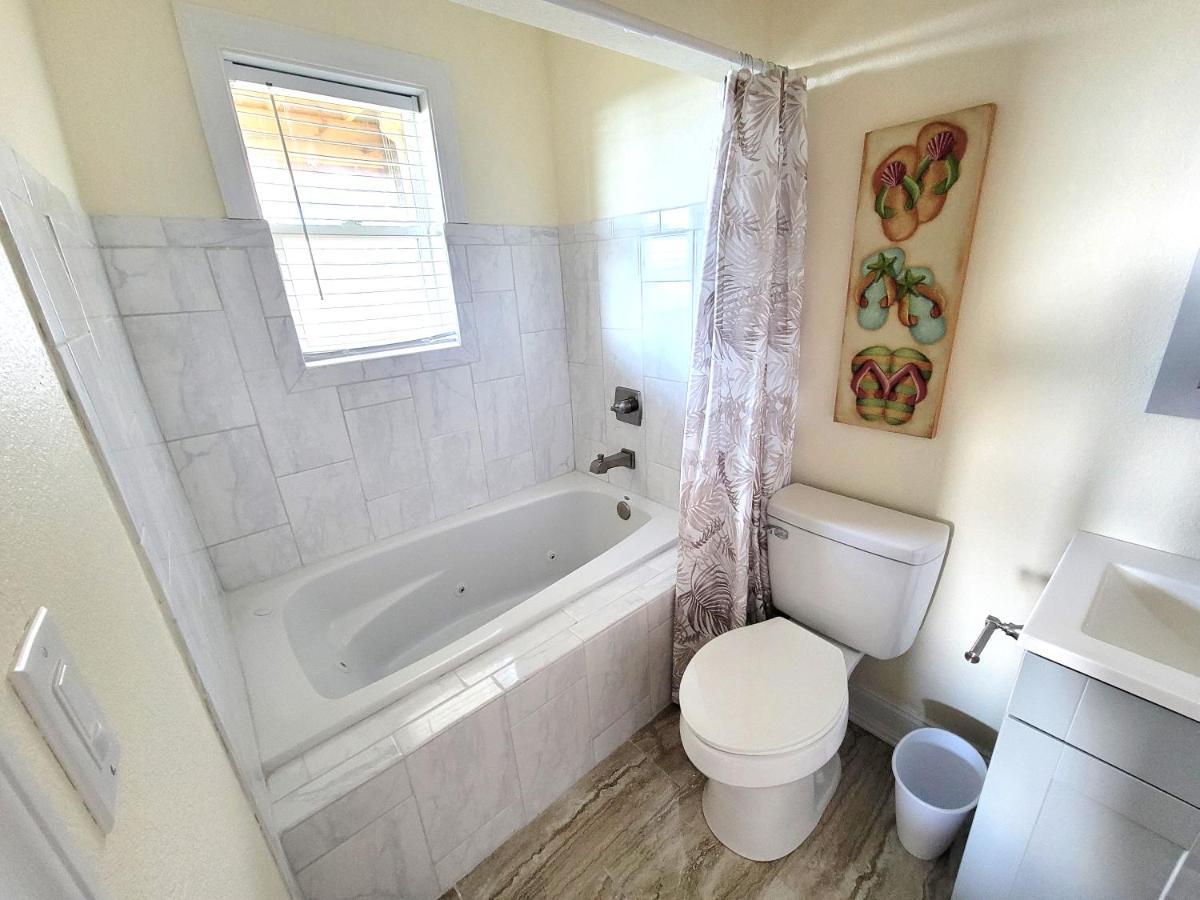 8018 Beach Rd, Semi-Oceanfront, Pool/Hot Tub Nags Head Exterior photo